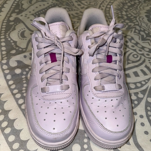 Nike Women’s Air Force 1 Low ‘Barely Grape’ - Picture 2 of 4